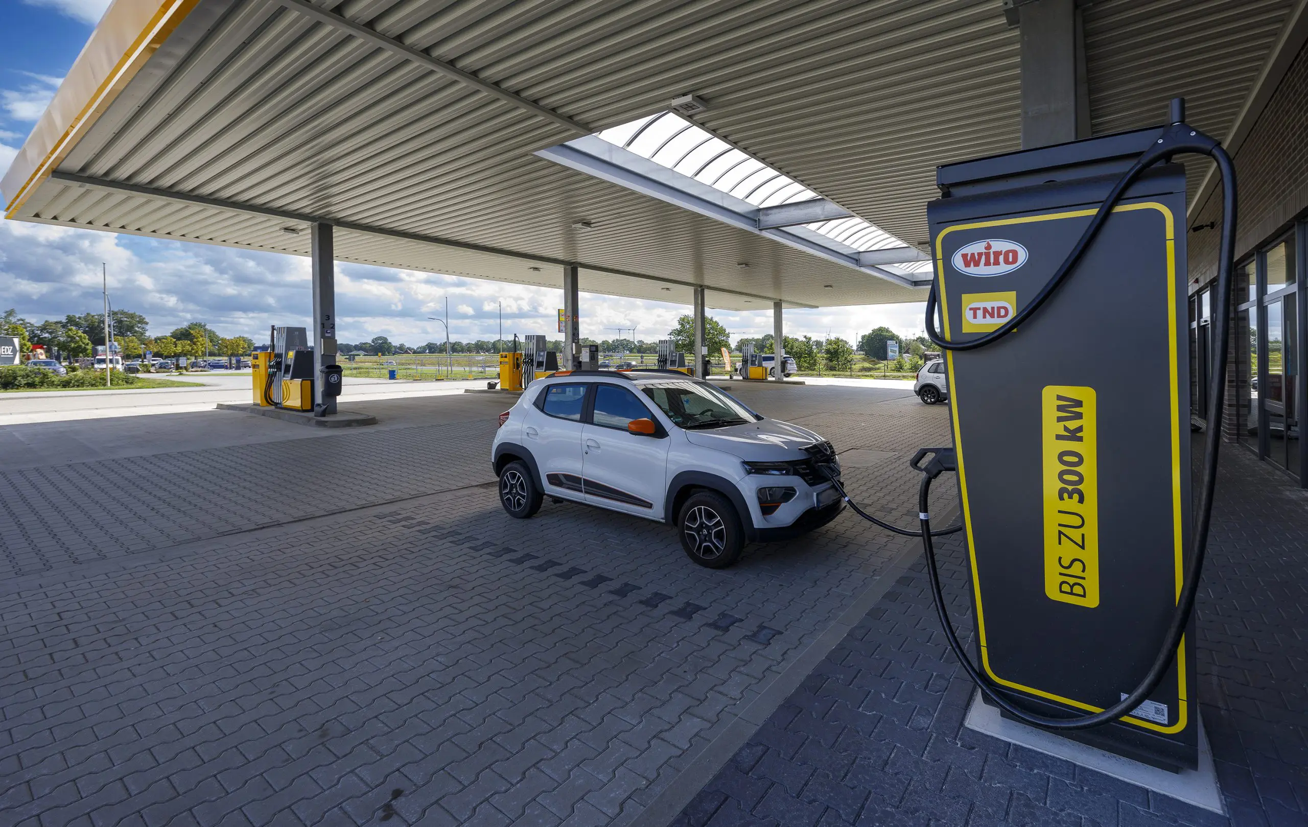 Schnellladesäule mit bis zu 300 kW in Rhede (Ems)