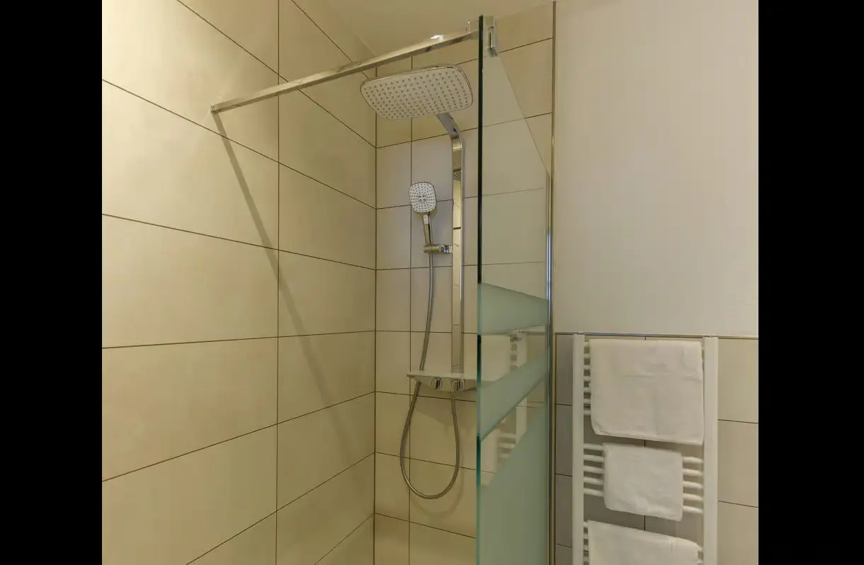 kedi rhede einzelzimmer 4 regendusche